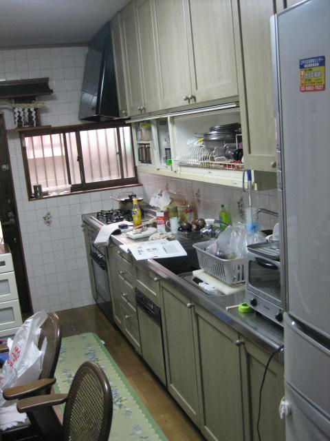 キッチンリフォームオートムーブで小物をすっきり収納。のビフォー画像